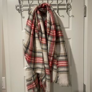 Like new warm plaid scarf
